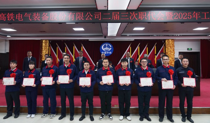 181742290000431265.jpeg 十佳员工.jpg